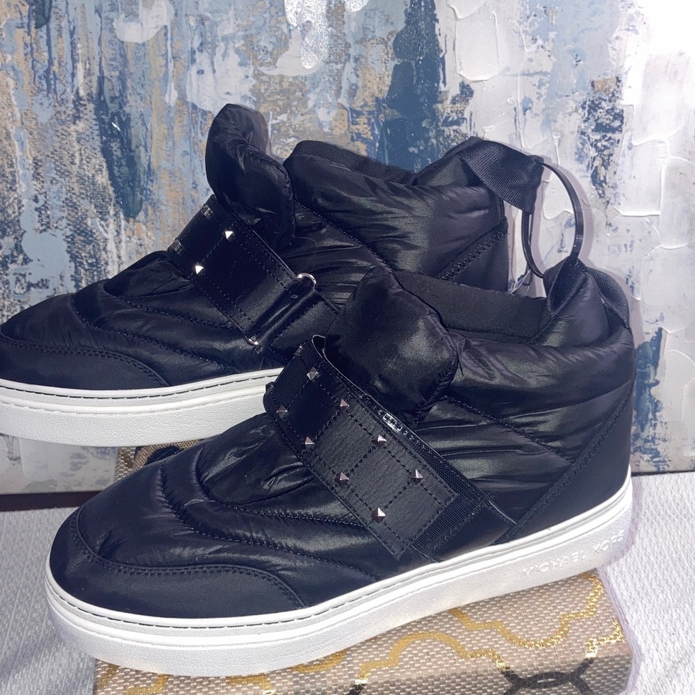 NWT Michael Kors Women’  Stirling 
Embellished Quilted  Black  High-Top Sneakers